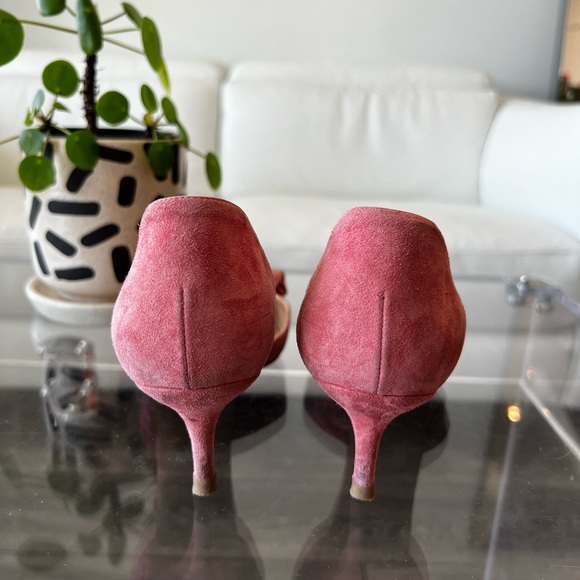 SALVATORE FERRAGAMO | POINTED TOE PINK SUEDE KITTEN HEELS - Picture 5 of 9